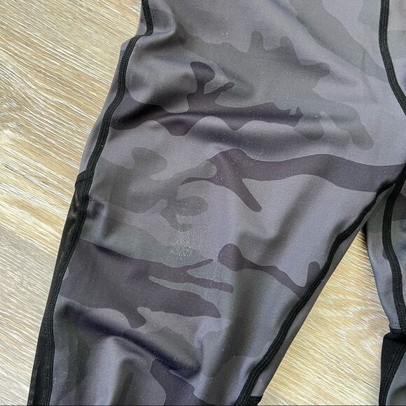 Carbon38 camo high rise leggings w/ mesh - Picture 6 of 6